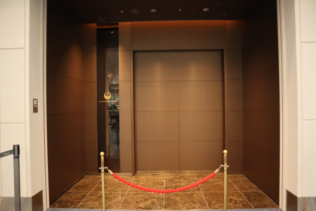 ファーストクラスラウンジ